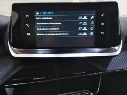 Photo 21 Peugeot 2008  PureTech 130 S&S EAT8