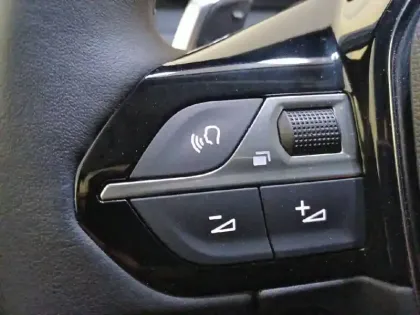 Photo 57 Peugeot 2008  PureTech 130 S&S EAT8