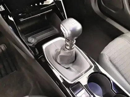 Photo 33 Peugeot 2008  PureTech 100 S&S BVM6