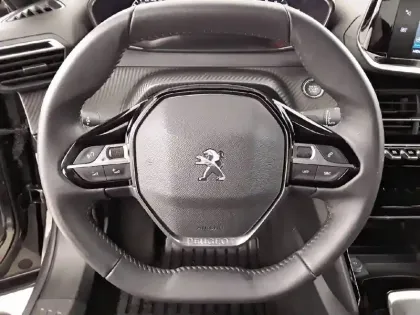 Photo 68 Peugeot 2008  PureTech 100 S&S BVM6