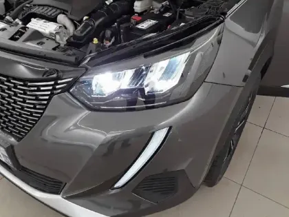 Photo 35 Peugeot 2008  PureTech 100 S&S BVM6