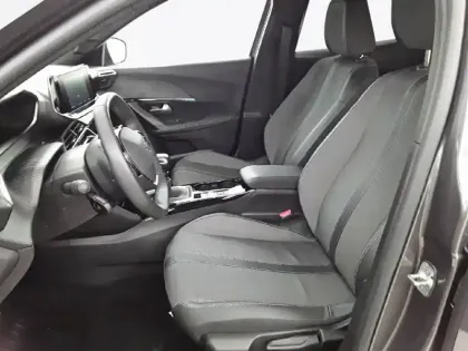 Photo 70 Peugeot 2008  PureTech 100 S&S BVM6