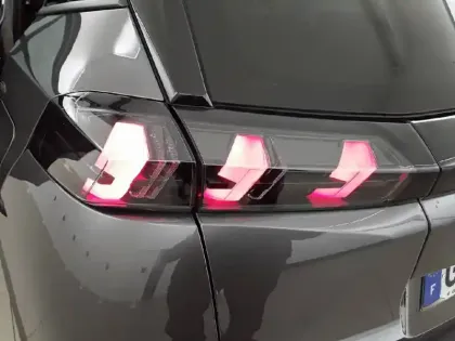 Photo 36 Peugeot 2008  PureTech 100 S&S BVM6