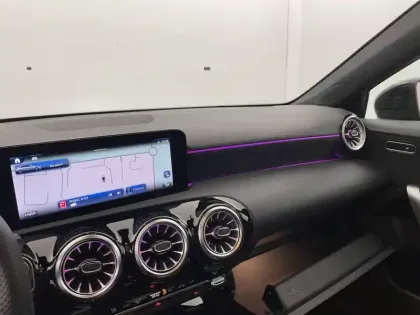 Photo 25 Mercedes Classe A  200 7G-DCT