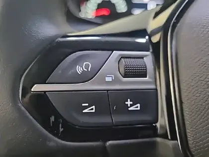 Photo 87 Peugeot 208  PureTech 75 S&S BVM5