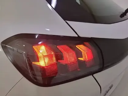 Photo 77 Peugeot 208  PureTech 75 S&S BVM5