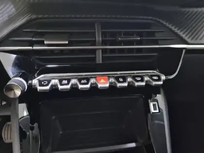 Photo 85 Peugeot 208  PureTech 75 S&S BVM5