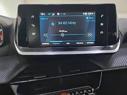 Photo 79 Peugeot 208  PureTech 75 S&S BVM5