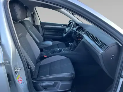 Photo 10 Volkswagen Passat  SW 2.0 TDI EVO SCR 200 DSG7 4Motion