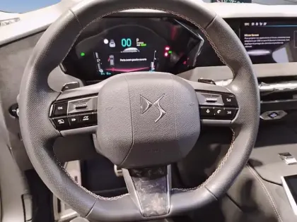 Photo 10 DS DS 4  Hybride E-Tense 225 EAT8