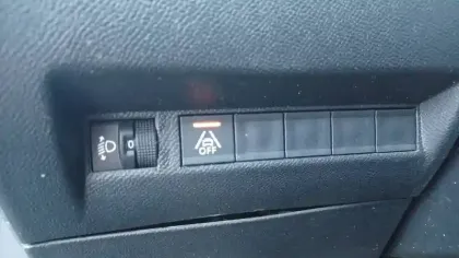 Photo 17 Peugeot 2008  BlueHDi 100 S&S BVM6