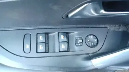 Photo 15 Peugeot 2008  BlueHDi 100 S&S BVM6