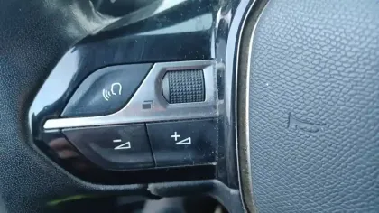 Photo 18 Peugeot 2008  BlueHDi 100 S&S BVM6