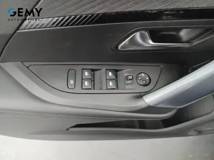 Photo 33 Peugeot 2008  BlueHDi 100 S&S BVM6