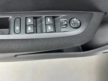 Photo 17 Peugeot 208  PureTech 100 S&S BVM6