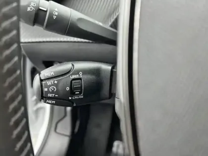 Photo 20 Peugeot 208  PureTech 100 S&S BVM6