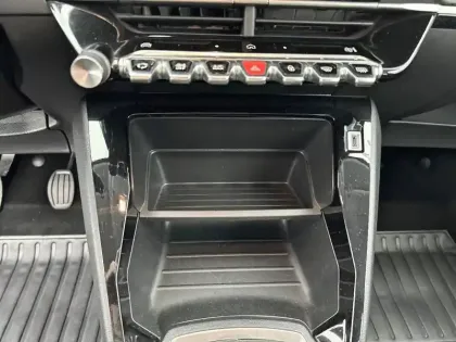 Photo 24 Peugeot 208  PureTech 100 S&S BVM6