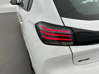 Photo 16 Peugeot 208  PureTech 100 S&S BVM6