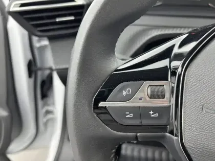 Photo 18 Peugeot 208  PureTech 100 S&S BVM6