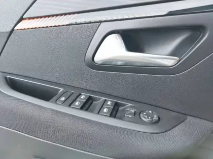 Photo 19 Peugeot 208  Electrique 50 kWh 136ch