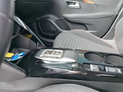 Photo 13 Peugeot 208  Electrique 50 kWh 136ch