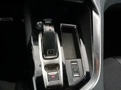 Photo 11 Peugeot 3008  PureTech 130ch S&S EAT8