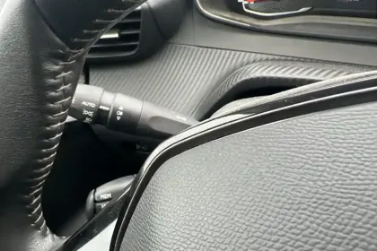 Photo 17 Peugeot 208  PureTech 100 S&S BVM6