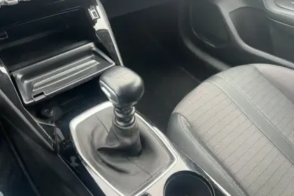 Photo 21 Peugeot 208  PureTech 100 S&S BVM6