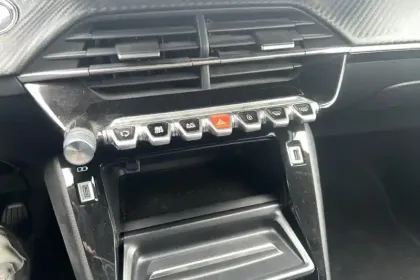 Photo 20 Peugeot 208  PureTech 100 S&S BVM6