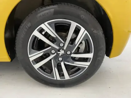 Photo 38 Peugeot 208  PureTech 100 S&S BVM6