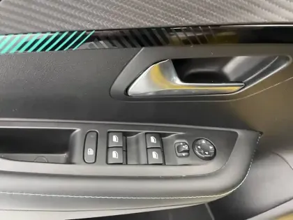 Photo 54 Peugeot 208  PureTech 100 S&S BVM6