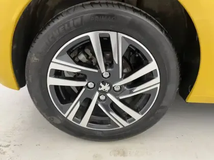 Photo 41 Peugeot 208  PureTech 100 S&S BVM6