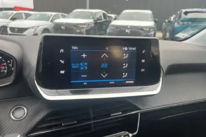 Photo 15 Peugeot 208  PureTech 100 S&S BVM6