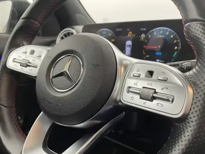 Photo 54 Mercedes GLA  250 e 8G-DCT