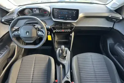 Photo 73 Peugeot 208  PureTech 75 S&S BVM5