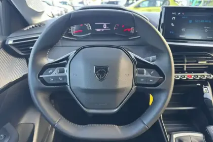 Photo 16 Peugeot 208  PureTech 75 S&S BVM5