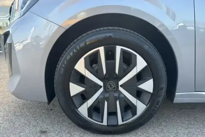 Photo 12 Peugeot 208  PureTech 75 S&S BVM5