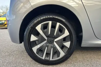 Photo 43 Peugeot 208  PureTech 75 S&S BVM5
