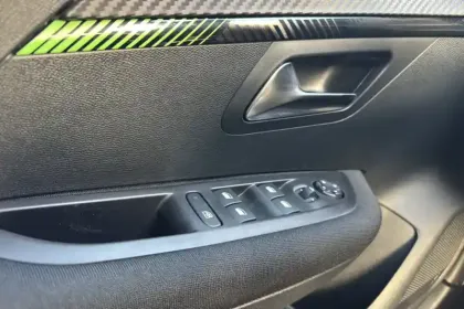 Photo 24 Peugeot 208  PureTech 75 S&S BVM5