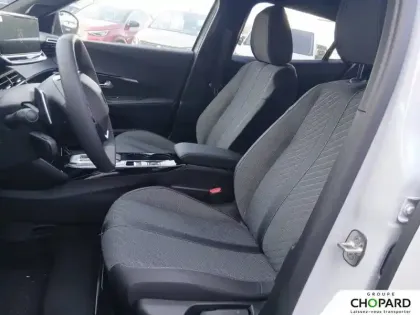 Photo 45 Peugeot 2008  Hybrid 145 e-DCS6