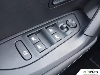 Photo 90 Peugeot 2008  Hybrid 145 e-DCS6