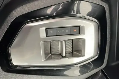 Photo 100 Peugeot 2008  Hybrid 145 e-DCS6