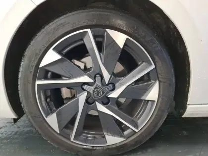 Photo 11 Peugeot 308  PureTech 130ch S&S EAT8