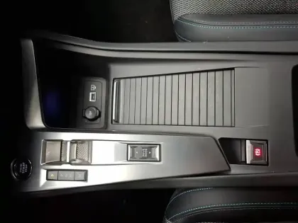 Photo 26 Peugeot 308  PureTech 130ch S&S EAT8