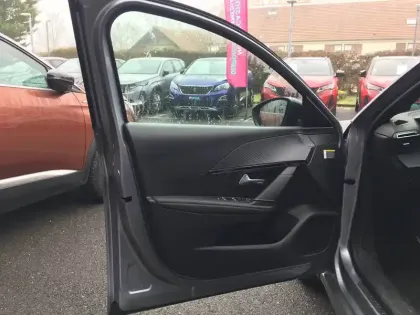 Photo 65 Peugeot 208  Hybrid 145 e-DCS6