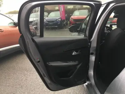 Photo 37 Peugeot 208  Hybrid 145 e-DCS6