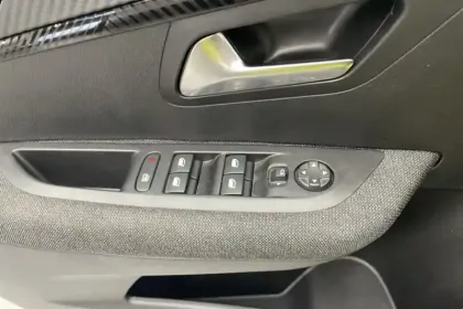 Photo 36 Peugeot 208 Gén. II Ph2 Style 5