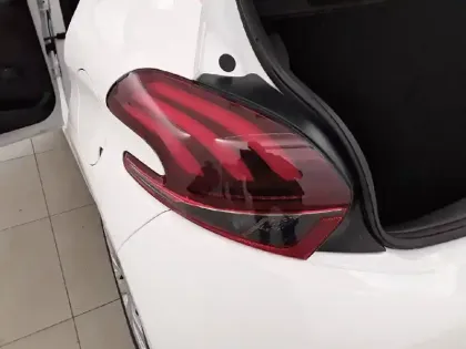 Photo 16 Peugeot 208  PureTech 82ch S&S BVM5