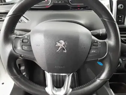 Photo 8 Peugeot 208  PureTech 82ch S&S BVM5