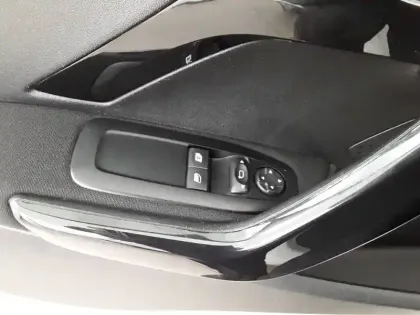 Photo 20 Peugeot 208  PureTech 82ch S&S BVM5